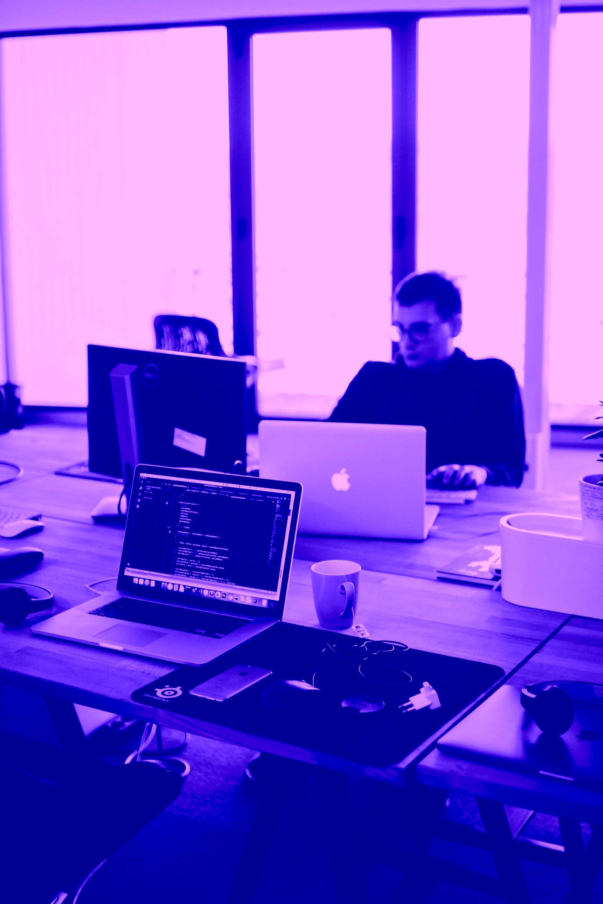 La relación entre diseño web y optimización para motores de búsqueda.